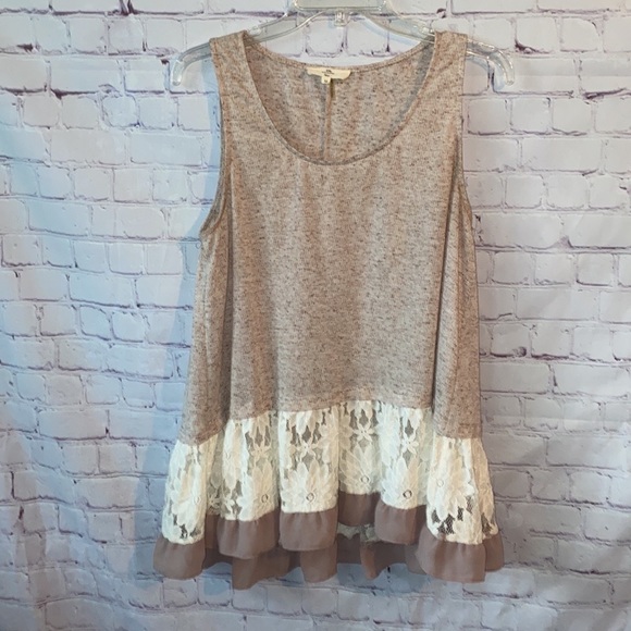 🌸Entro Top With Lace Size M - Picture 1 of 3